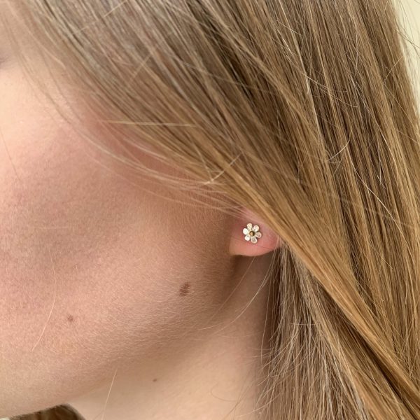Mini Daisy Stud earrings - Image 2