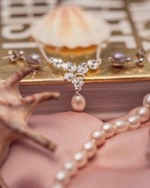 Pearl and Flowers Necklace - Image 3