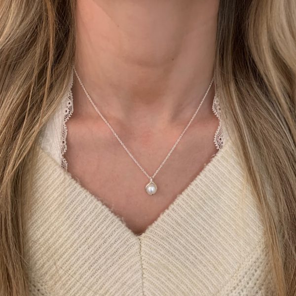 Lily Pearl Necklace - Image 2