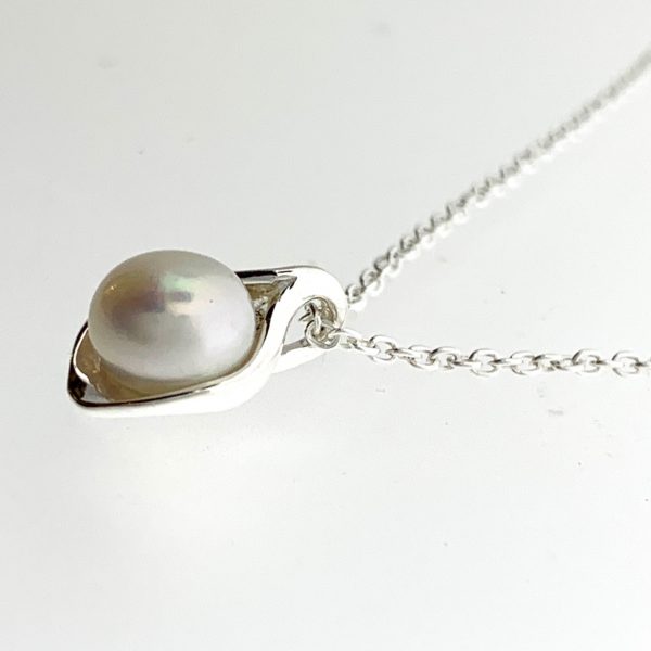 Lily Pearl Necklace - Image 3