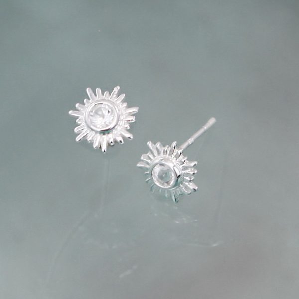 Sunburst stud earrings - Image 3
